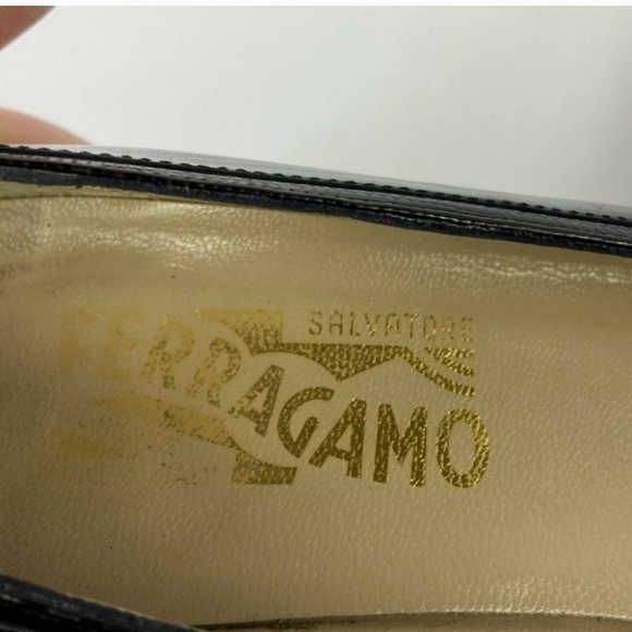 Salvatore Ferragamo Leather Heels Black Pumps Size 9 Minimalist Almond Toe Shoes - Picture 7 of 11